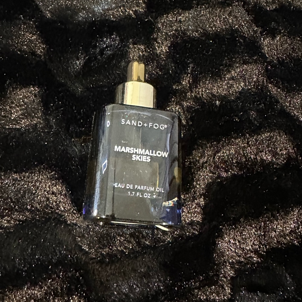 SAND+FOG Marshmallow Skies Eau de Parfum Oil — Black